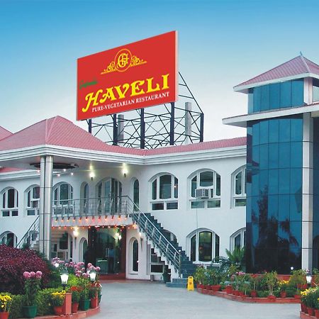 Gajraula Haveli Resort Bagian luar foto